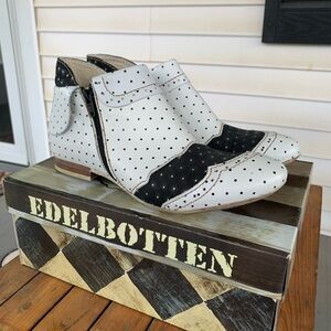 NWOT Saddle Booties